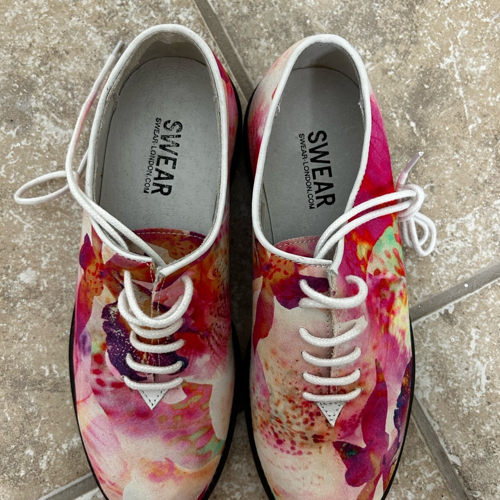 NEW Women's Floral Lace-Up Shoes - Pink and White Oxfords